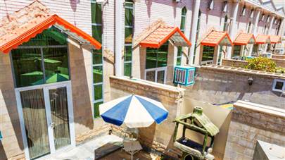 نمای بیرونی هتل آپارتمان هخامنشیان پارتاک اصفهان نمای بیرونی هتل آپارتمان هخامنشیان پارتاک اصفهان